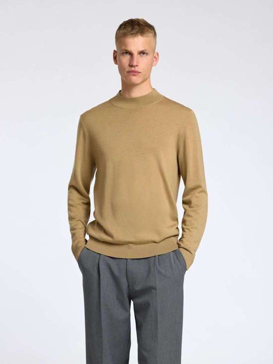 коричневый