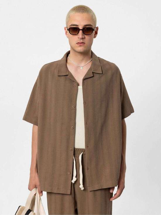 коричневый