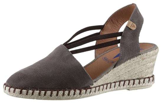 темно-коричневый