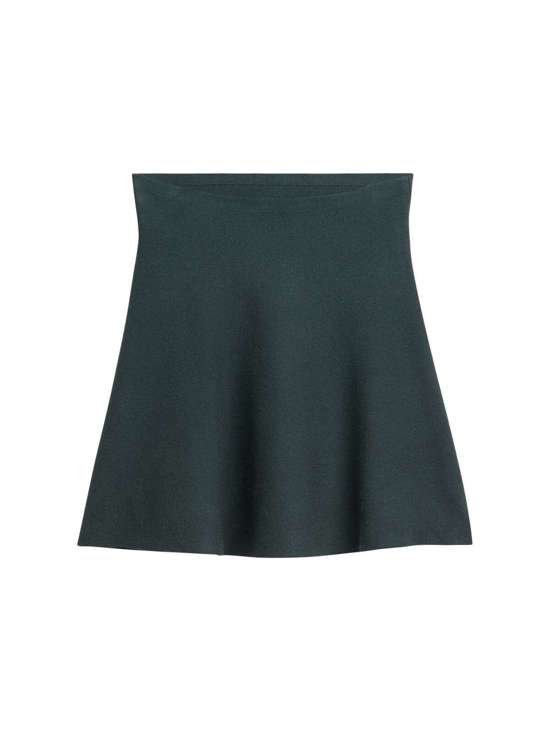 темно-зеленый