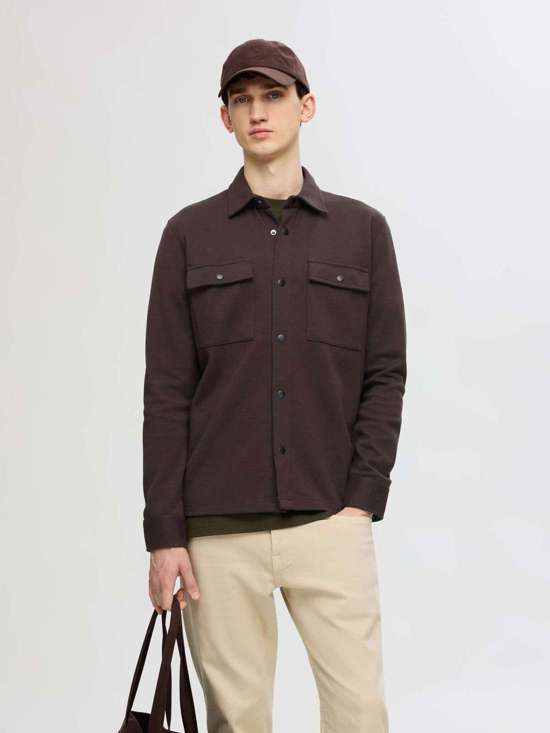 темно-коричневый