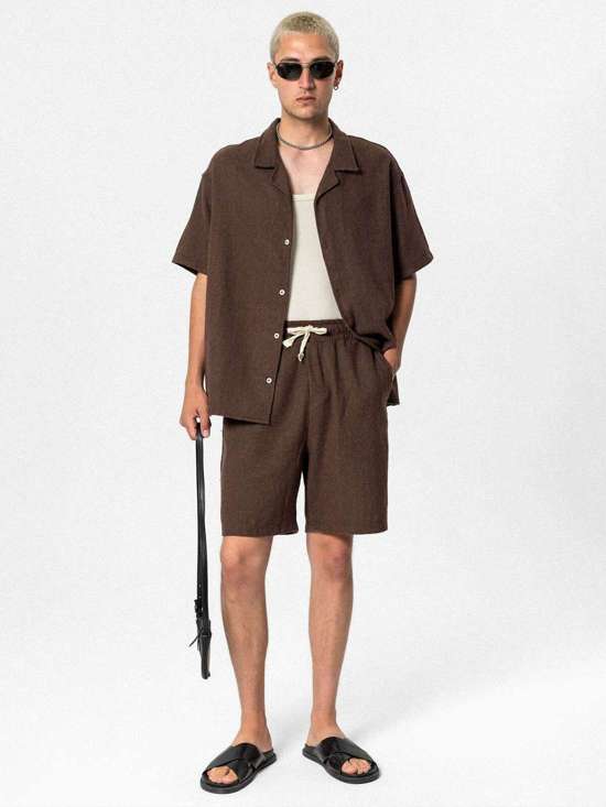 коричневый