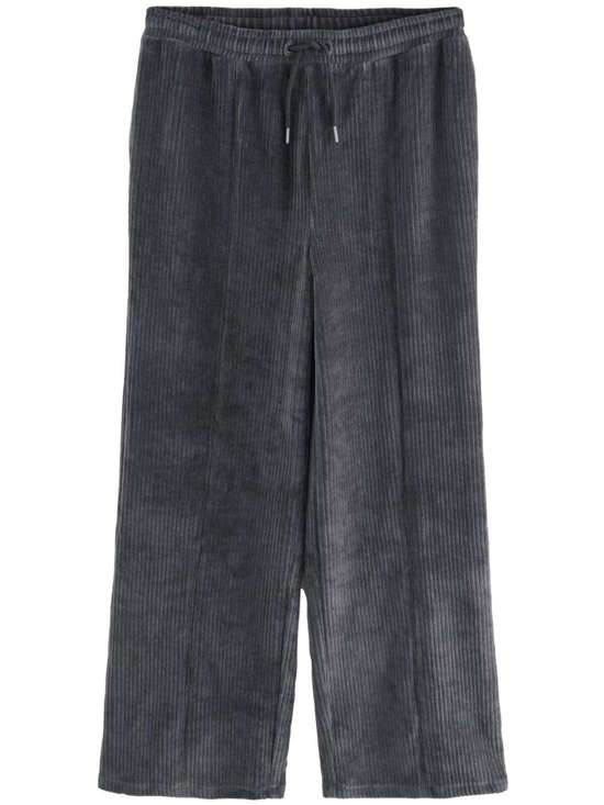 темно-серый