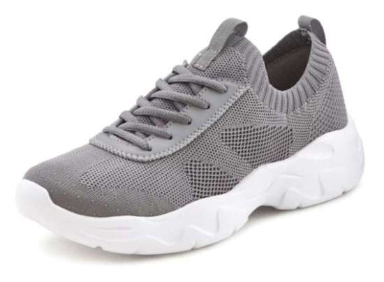 темно-серый