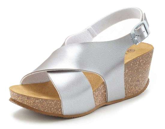 серебристый