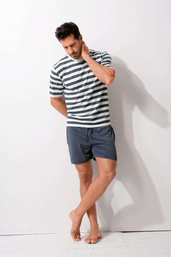 темно-серый