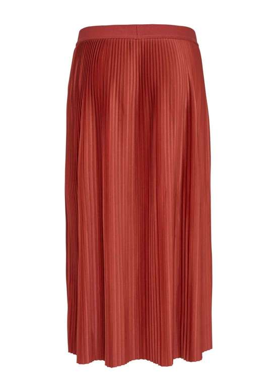 красный ржавый 