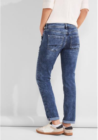 Прямые джинсы с планкой на пуговицах