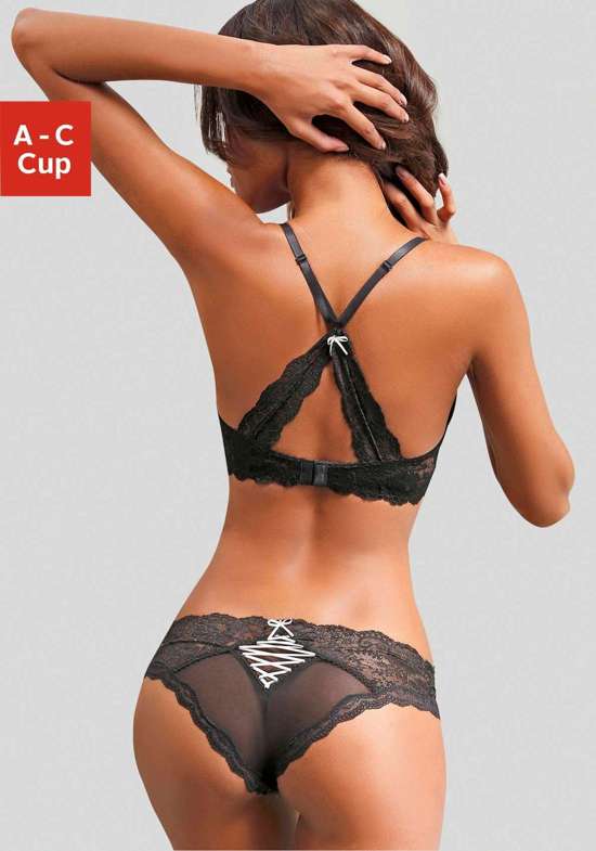 Комплект: бюстгальтер пуш-ап.