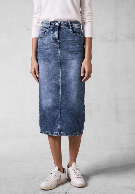 Джинсовая юбка длины миди