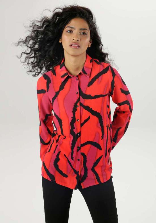 Блузка-рубашка с животным принтом в ярких тонах