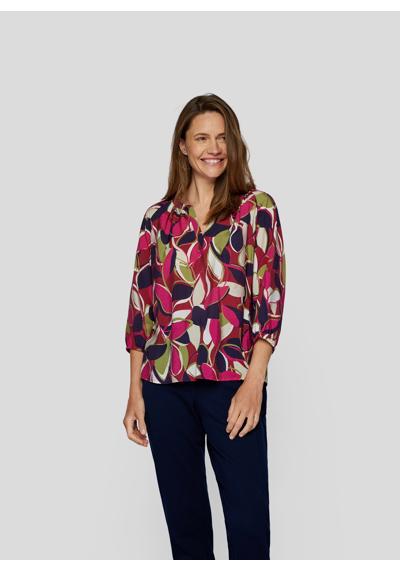 Классическая блузка Farbenfrohe Bluse mit abstraktem Blätterdruck