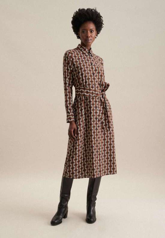 коричневый