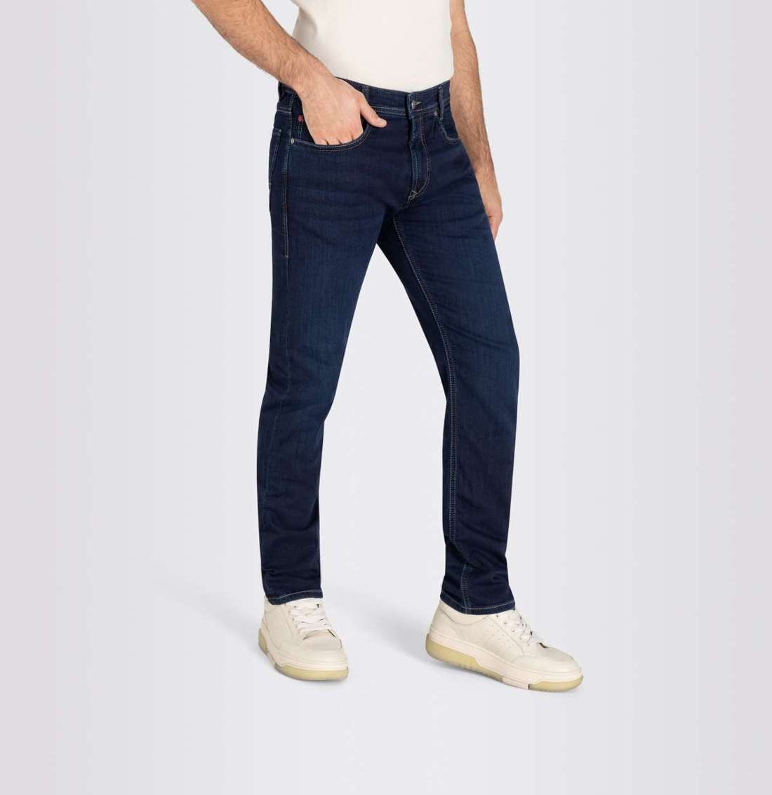 Джинсы обычного кроя с пятью карманами. Jog´n Jeans by