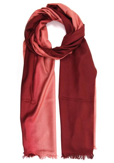 Модный шарф градиентного цвета с бахромой по краю.