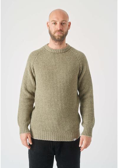 Вязаный свитер модного узора в рубчик.
