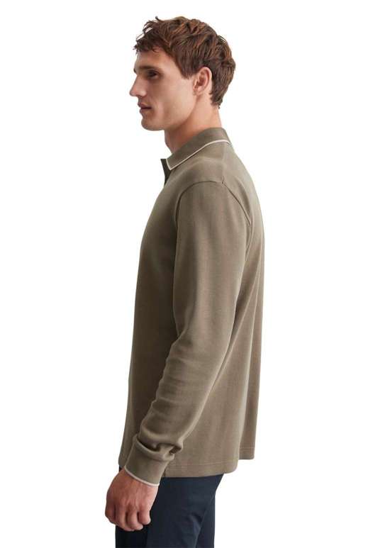 коричневый