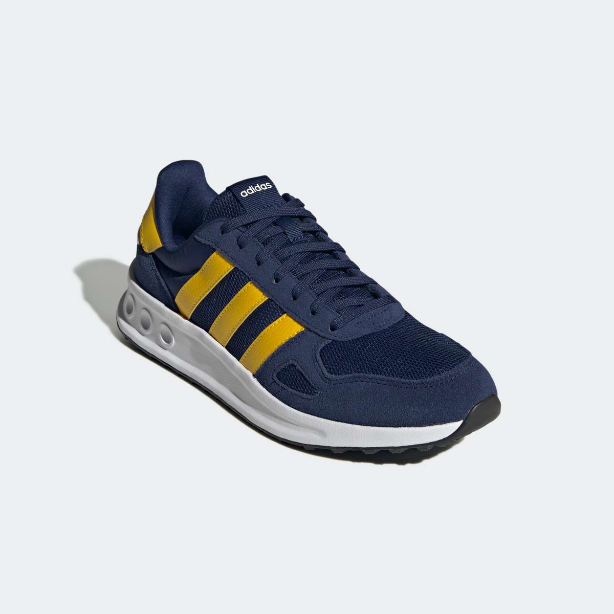 Кроссовки, вдохновленные дизайном adidas LA Trainer. RUN 84