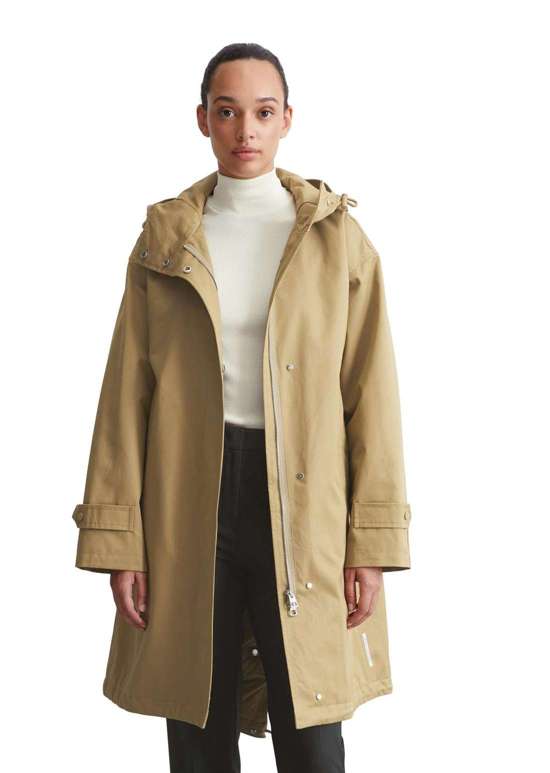 коричневый