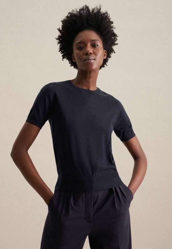 темно-синий