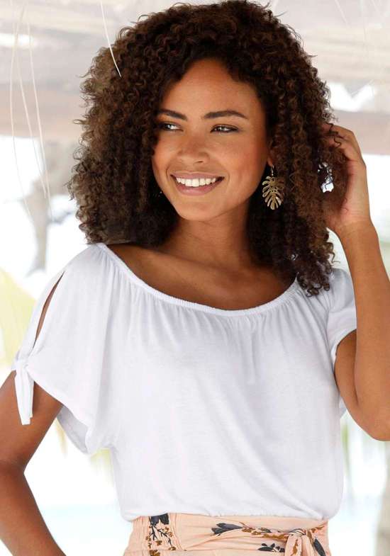 Футболка с разрезами на рукавах