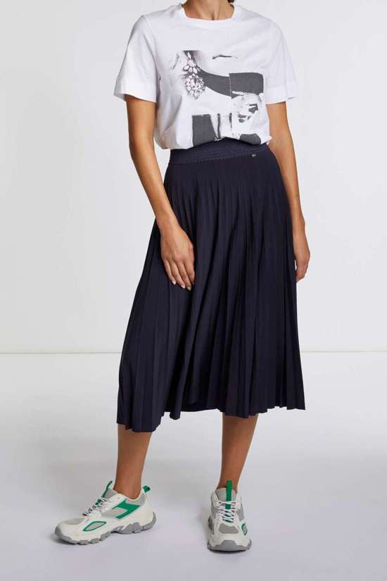 глубокий синий