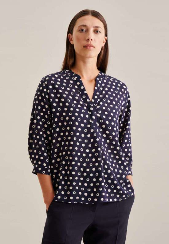 темно-синий