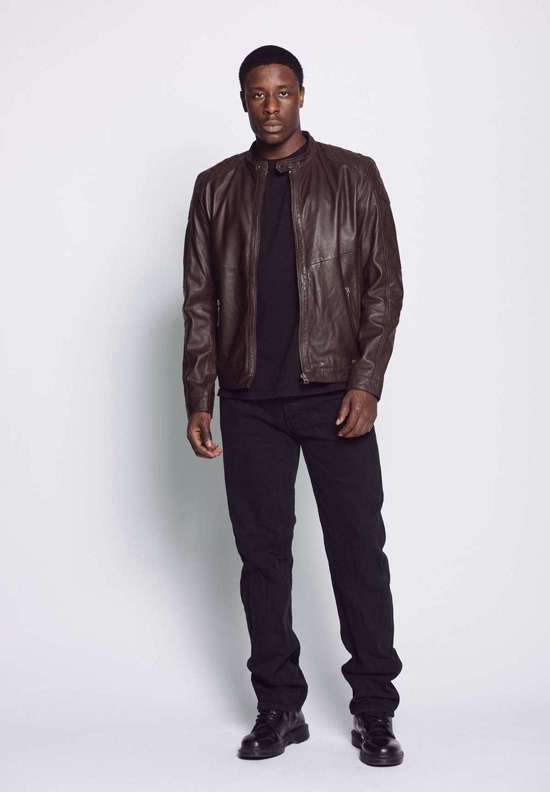 темно-коричневый