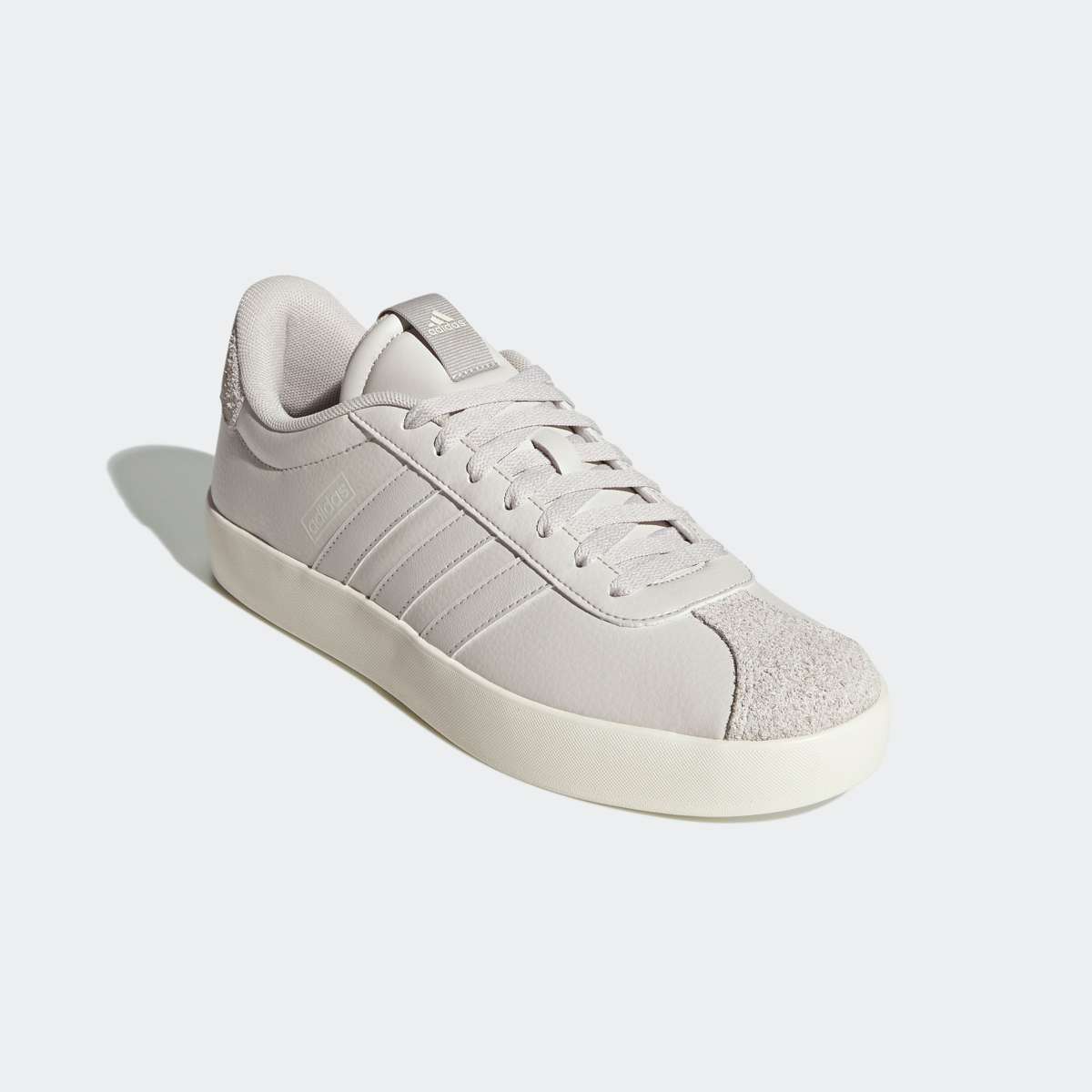 Кроссовки, вдохновленные дизайном Adidas Samba. VL COURT 3.0