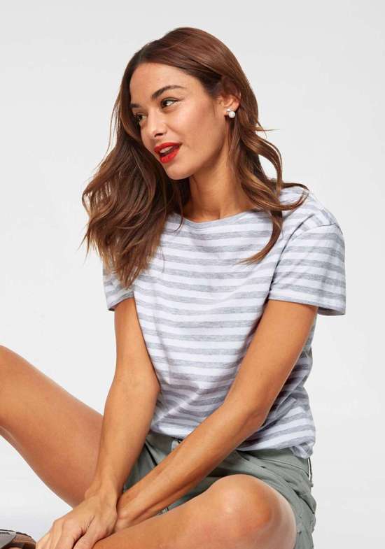 белый-светло-серый-в полоску