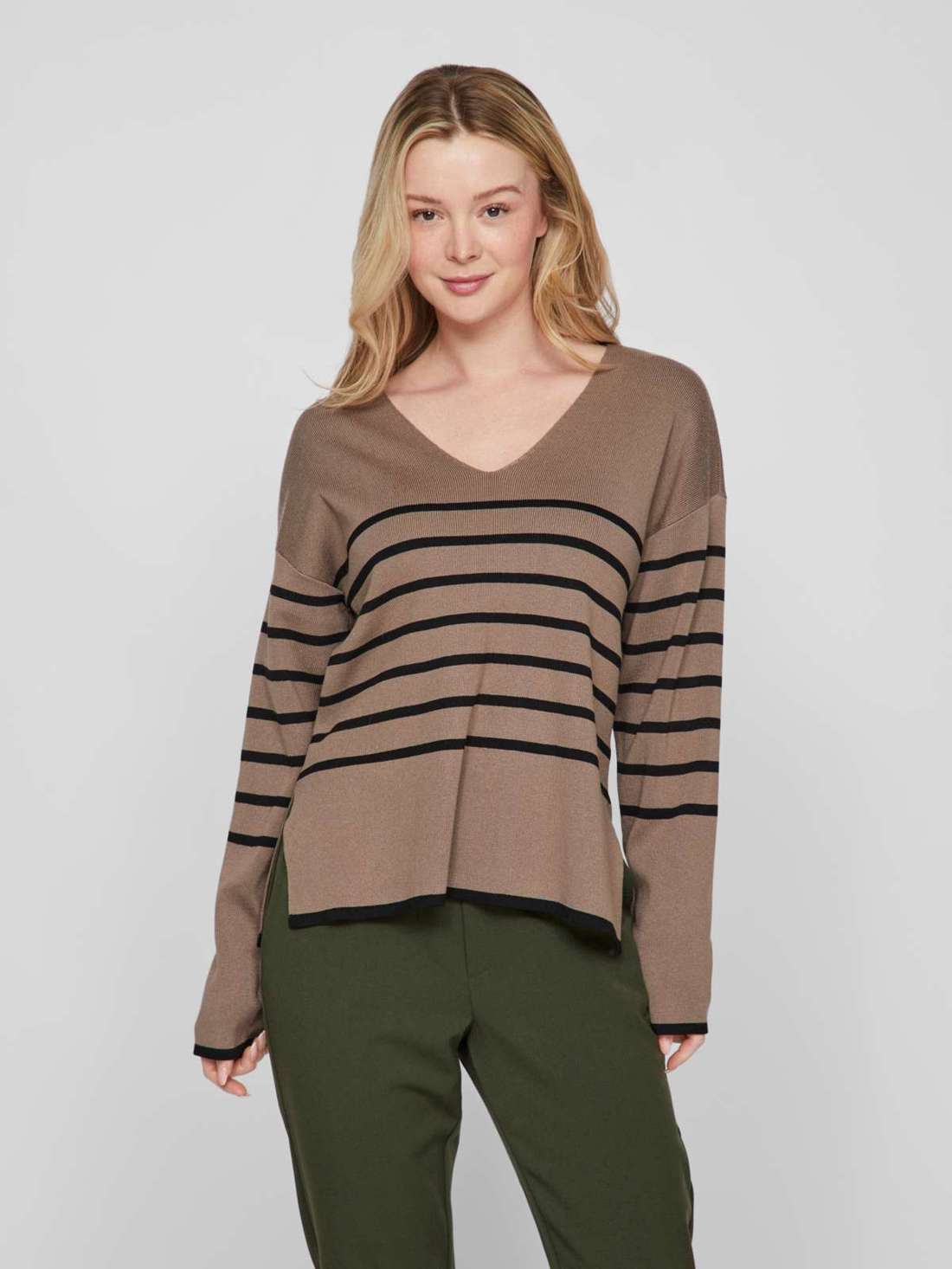 свитер с V-образным вырезом VIOSTRIA V-NECK L/S REV TOP-NOOS