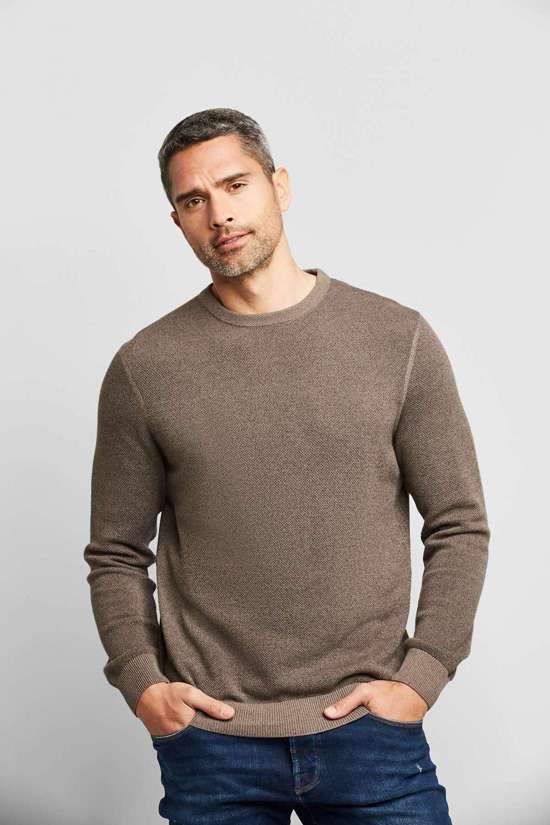 коричневый