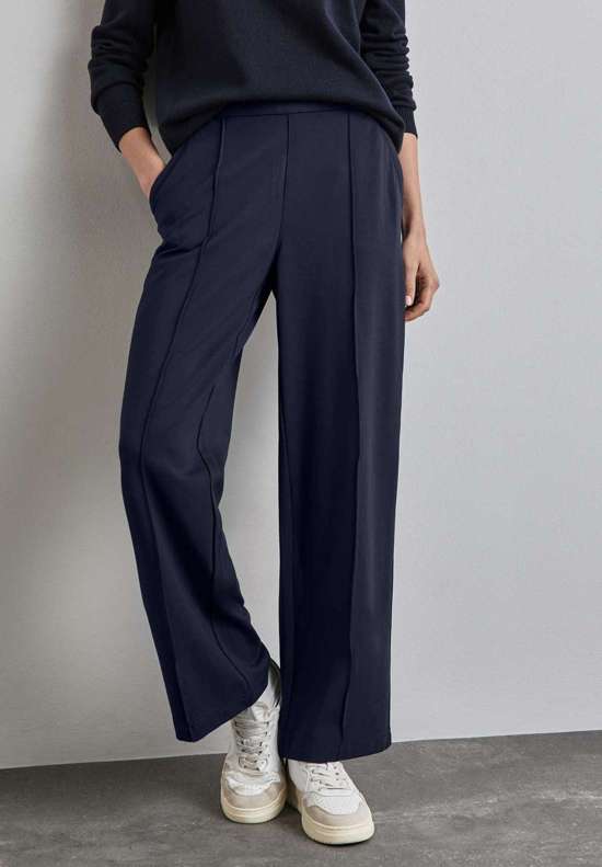 глубокий синий