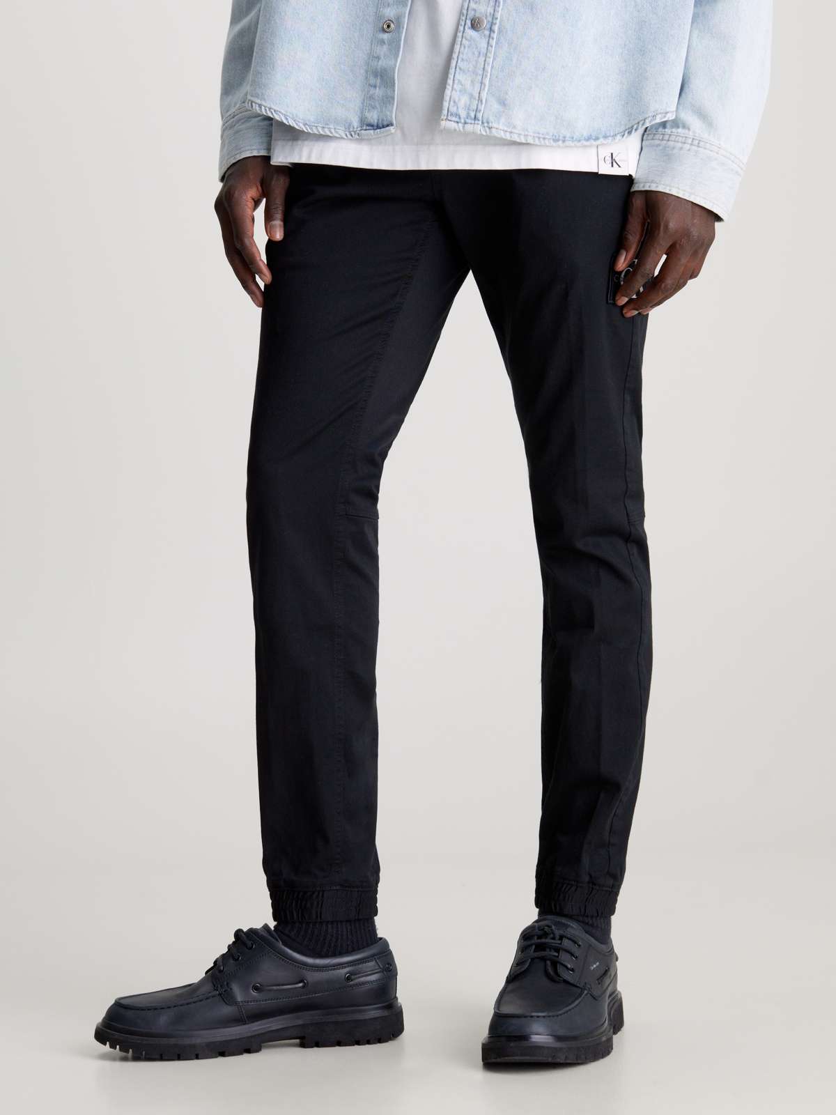 Спортивные брюки с логотипом Calvin Klein SKINNY MONOLOGO BADGE CHINO