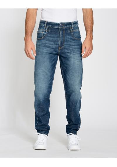 Свободные джинсы-стрейч с пятью карманами и двойными петлями для ремня.