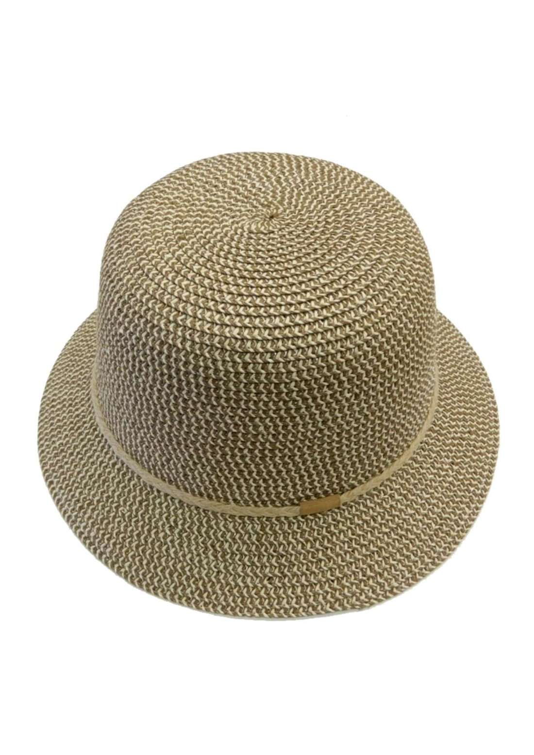 Соломенная шляпа с игривым декоративным шнуром