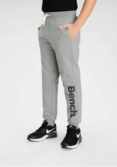 Спортивные брюки с большим логотипом и карманами в швах.