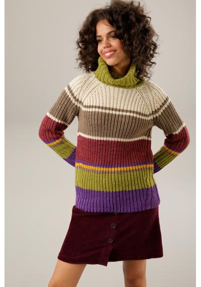 Вязаный свитер гармоничного полосатого дизайна.