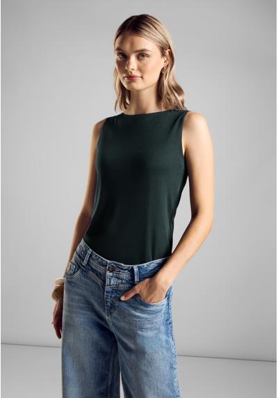 Футболка с вырезом «лодочка»