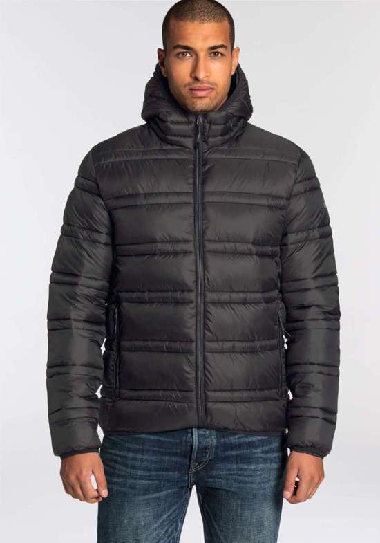 Уличная куртка с капюшоном