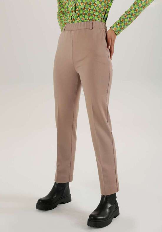 коричневый