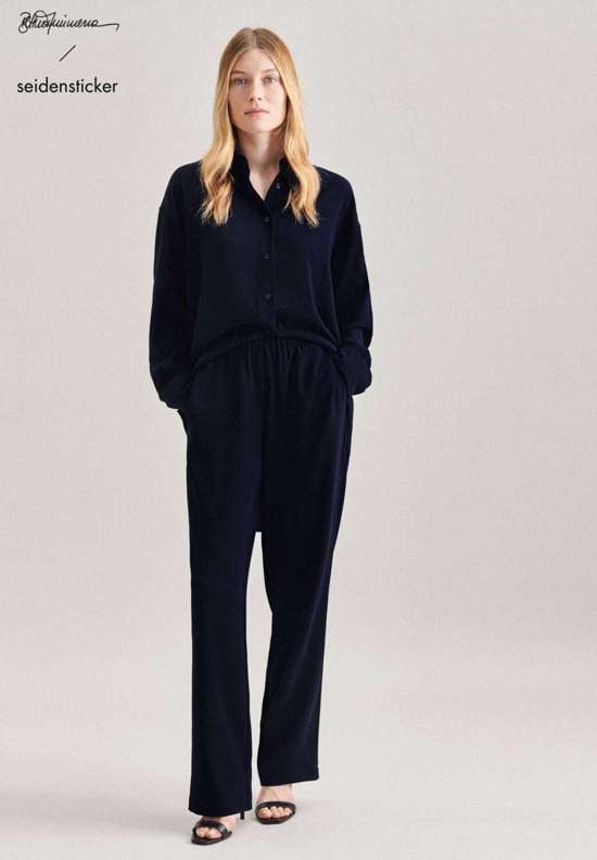 темно-синий