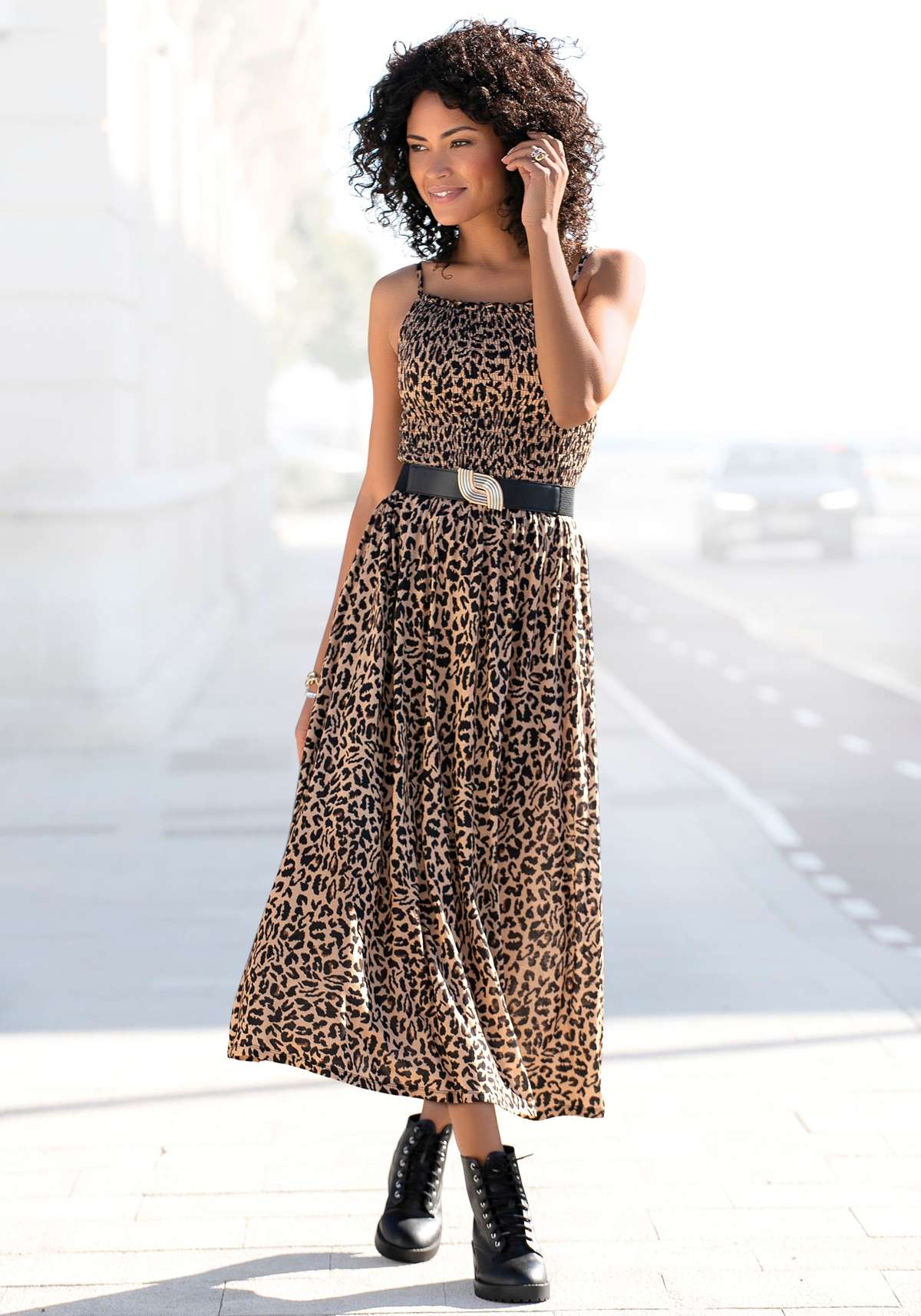 Платье миди со сборками и анималистическим принтом, леопардовое платье, летнее платье.