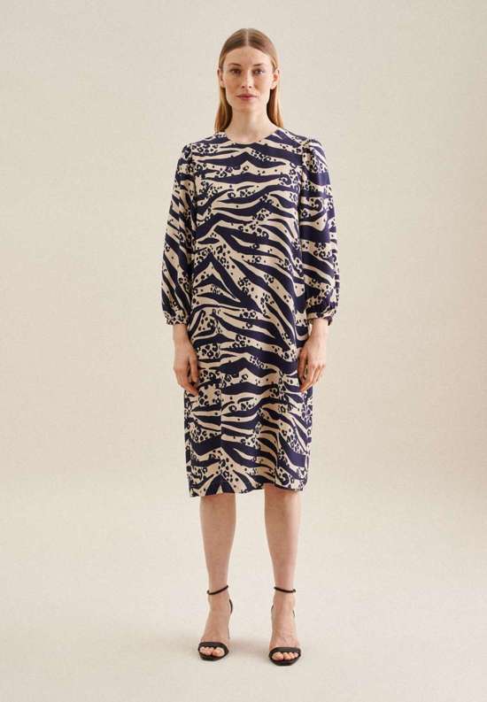 темно-синий