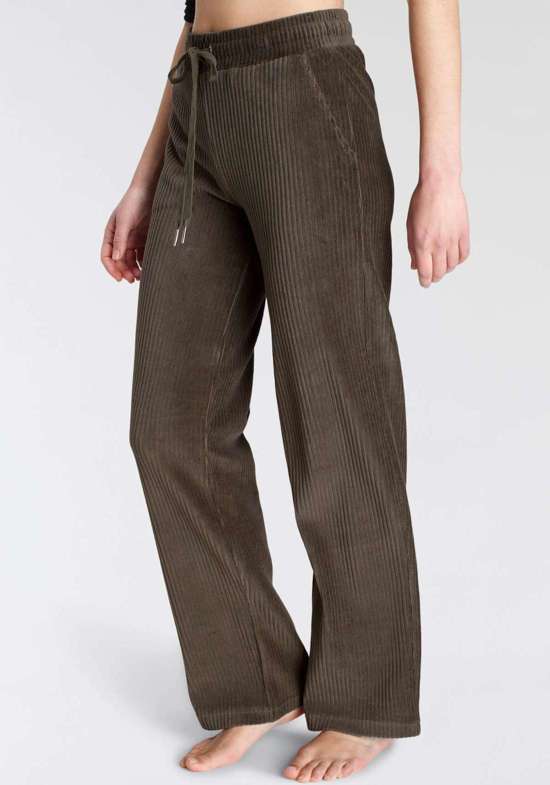 темно-оливковый