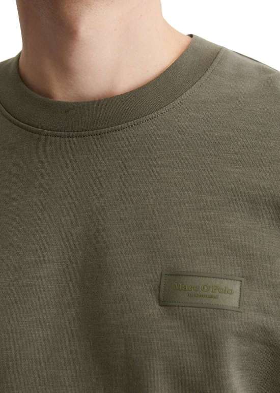 темно-зеленый