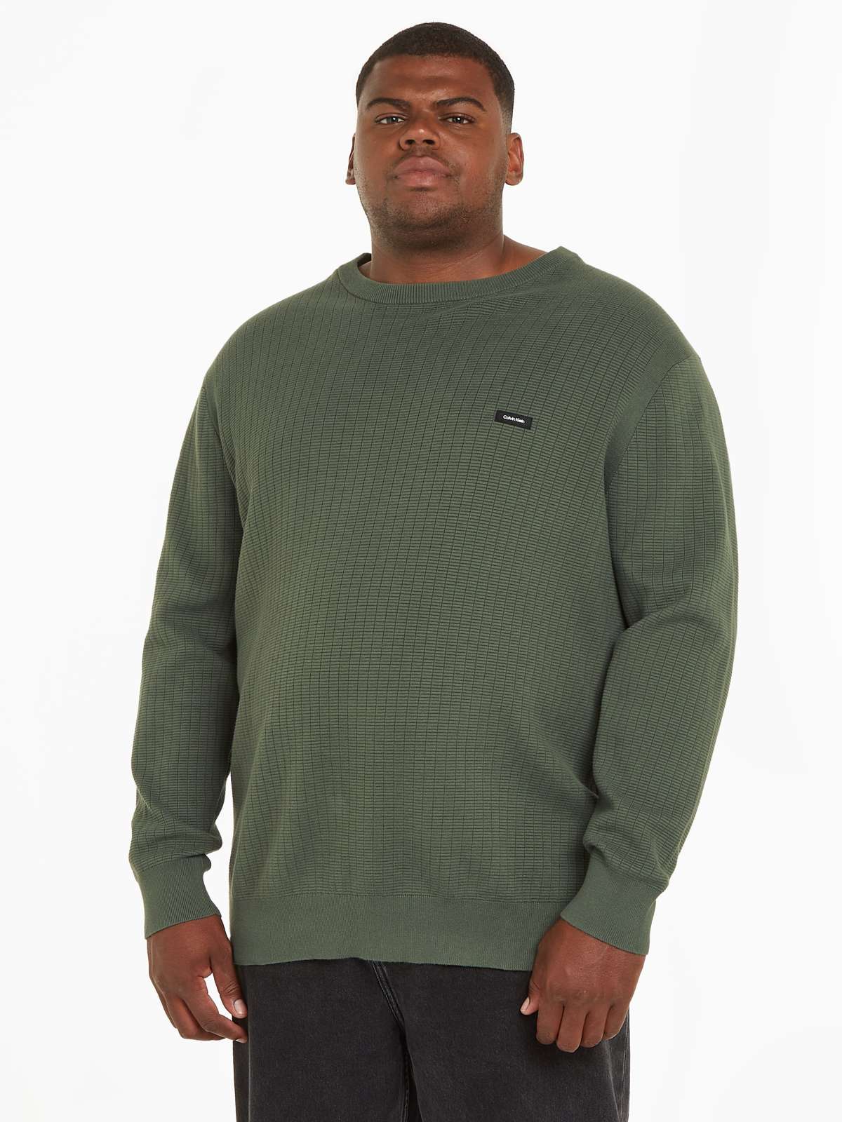 Вязаный свитер с фирменной этикеткой