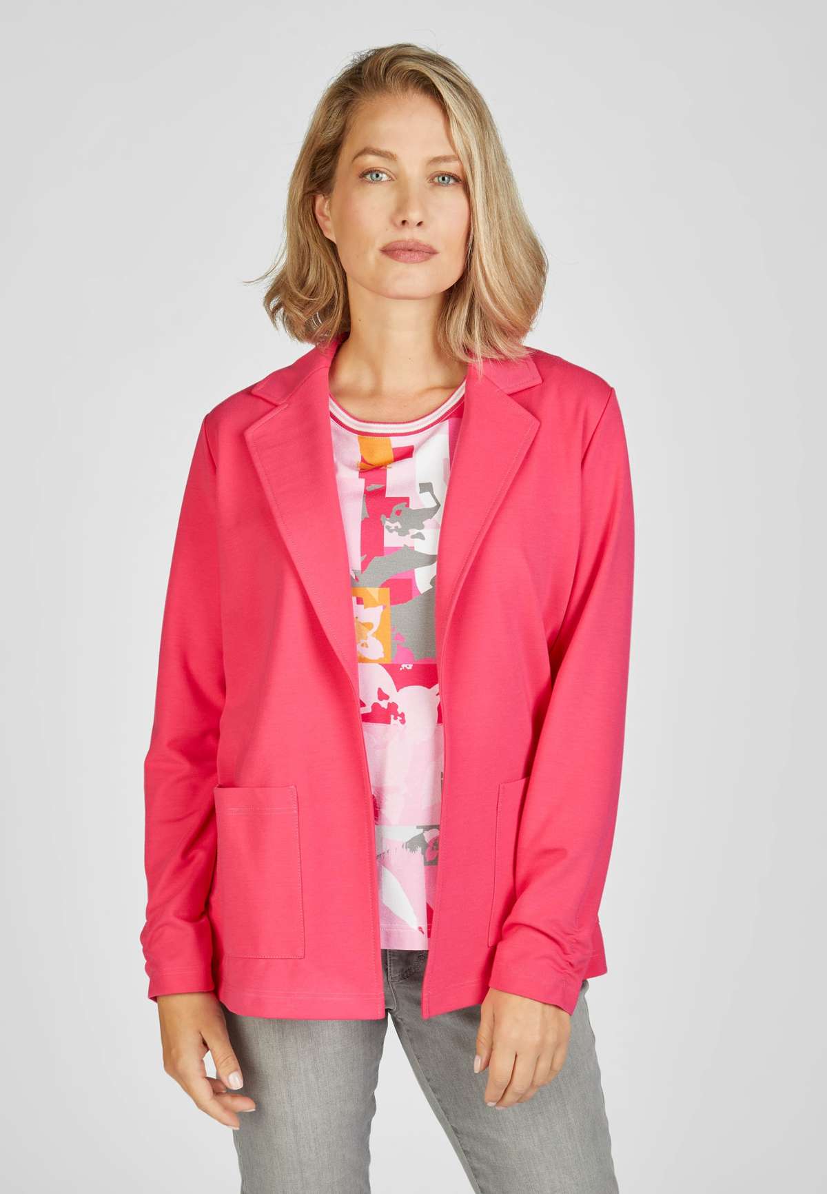 Пиджак-пиджак с рюшами на боковых рукавах