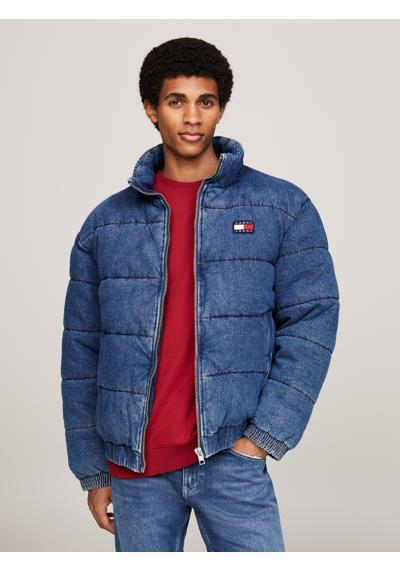Стеганая куртка с вышитым логотипом бренда на уровне груди. DENIM PUFFER JKT DH6051
