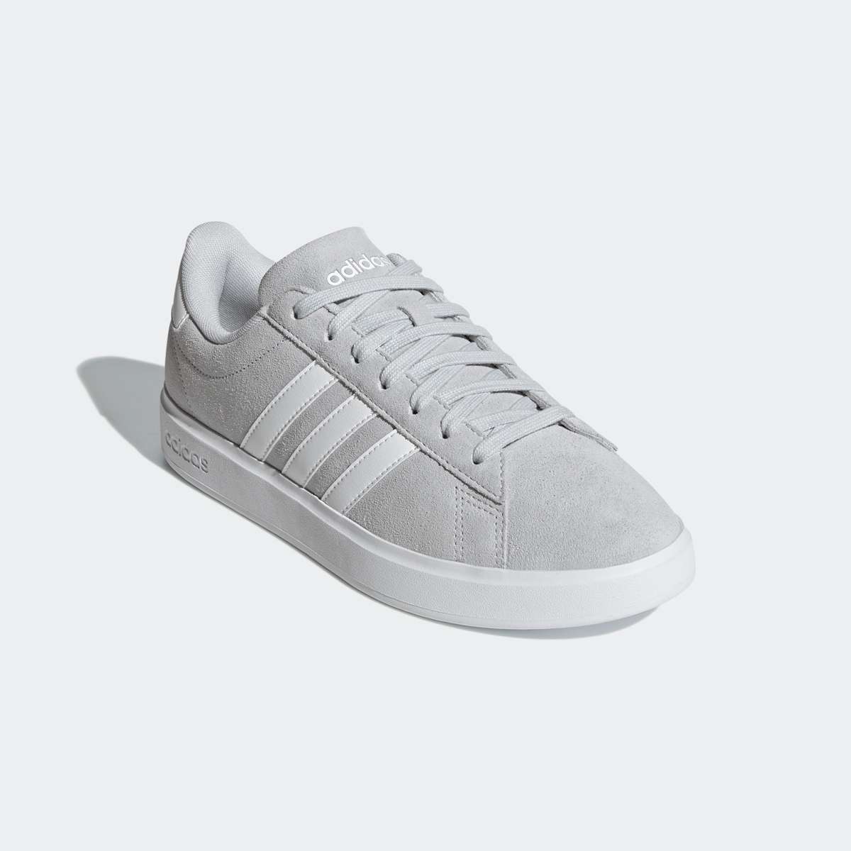 Кроссовки, дизайн по стопам Adidas Superstar